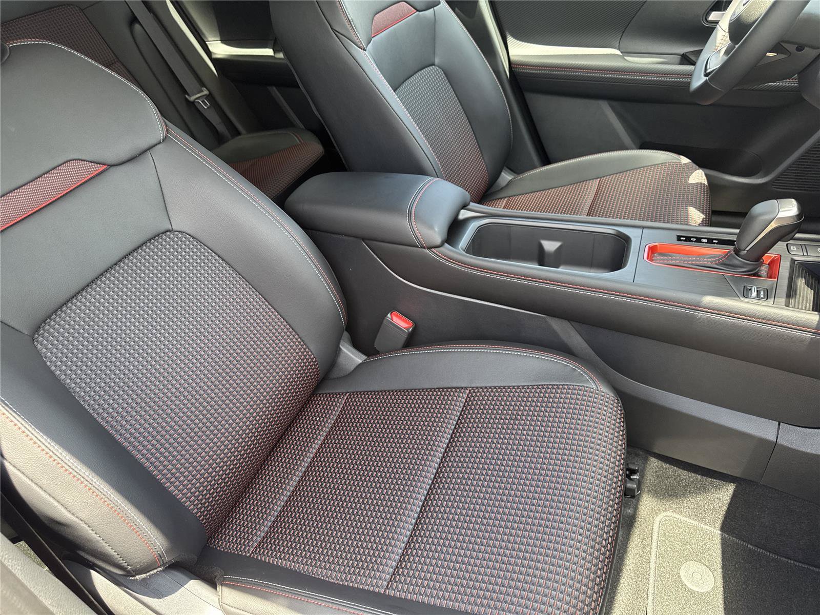 New 2026 Nissan Kicks SR AWD/4WD image 34