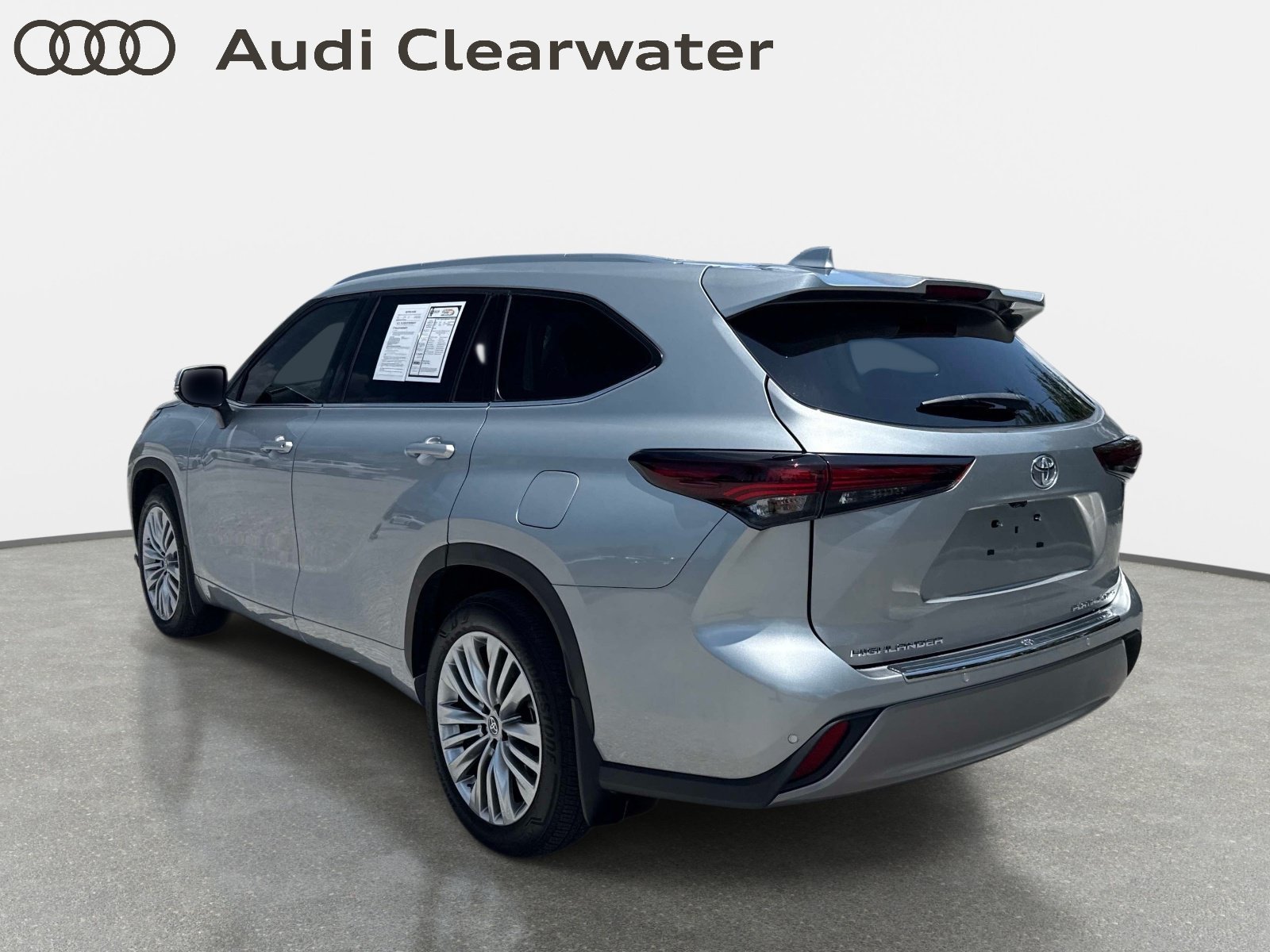 Used 2025 Toyota Highlander Platinum AWD/4WD image 3