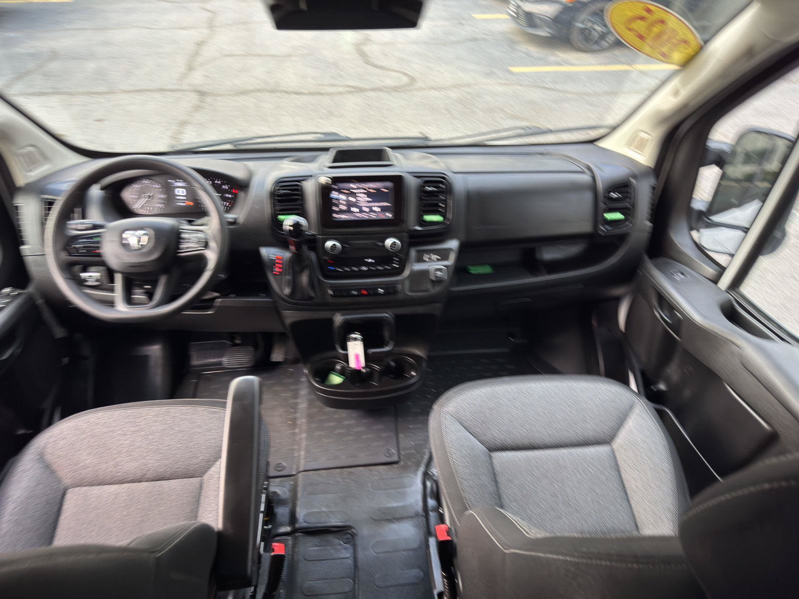 Used 2025 RAM ProMaster 2500 w/ Convenience Group FWD image 24