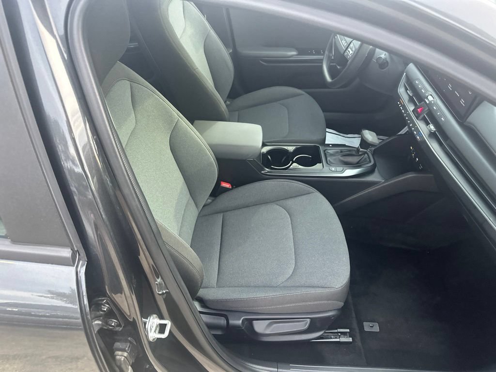 Used 2025 Kia K4 FWD image 33