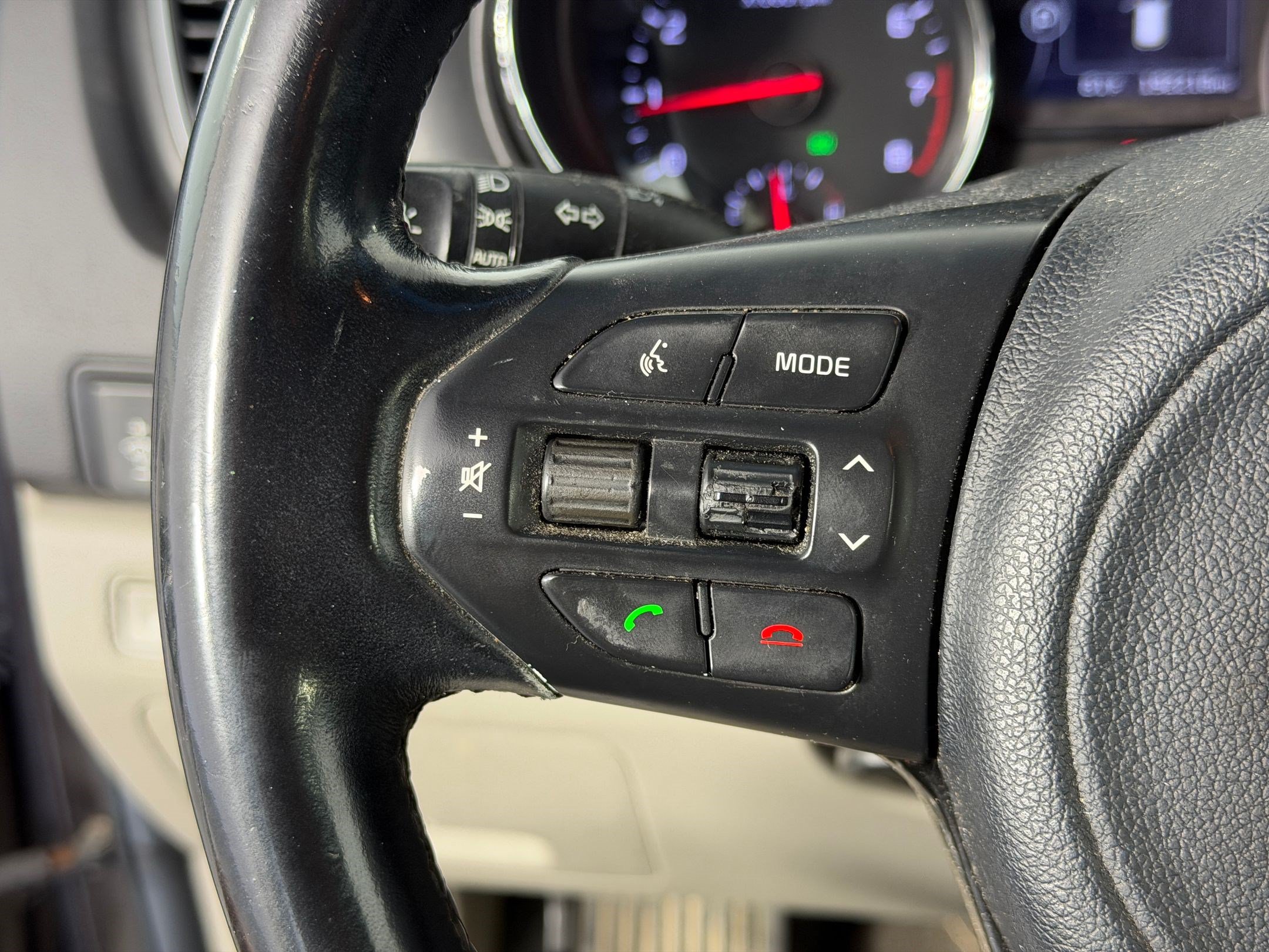Used 2017 Kia Sedona LX w/ LX Essentials Premium Package FWD image 14