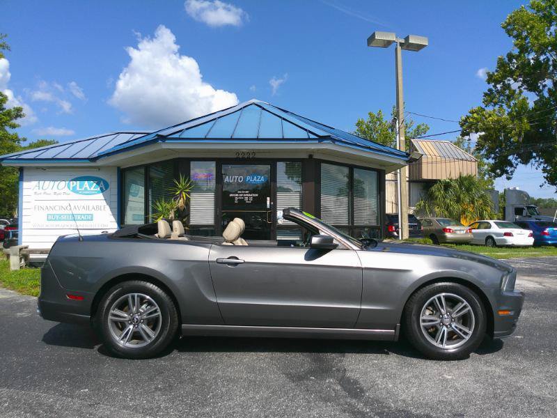 Used 2013 Ford Mustang Premium RWD image 9