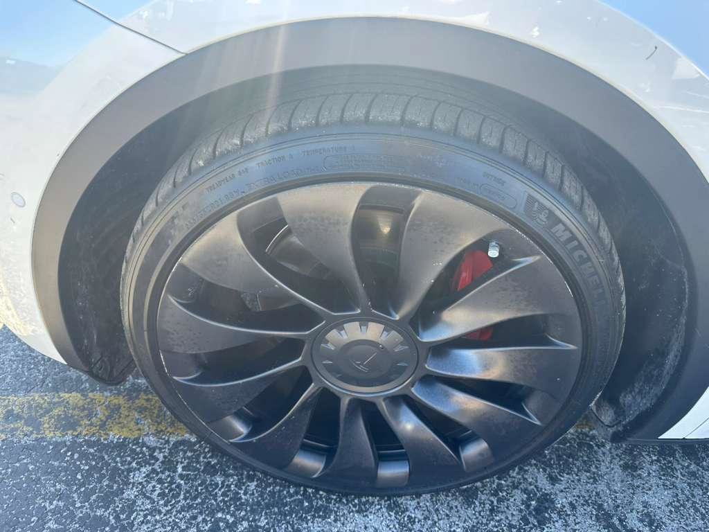 Used 2022 Tesla Model Y Performance image 10