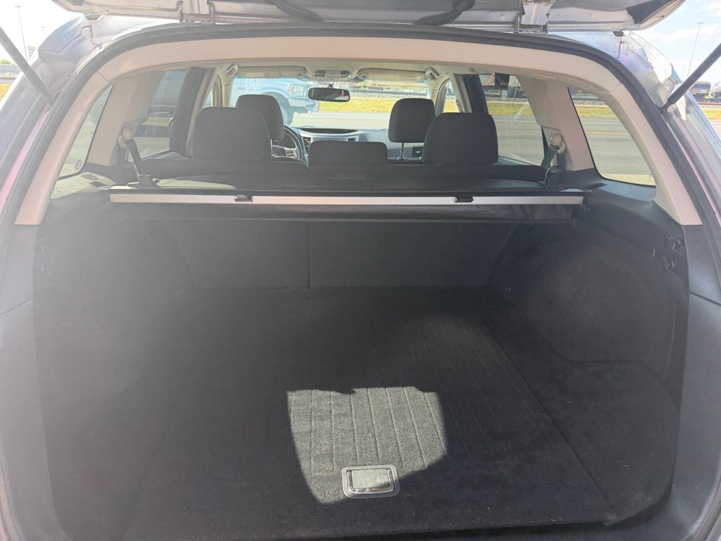 Used 2013 Subaru Outback 2.5i Premium w/ All-Weather Pkg AWD/4WD image 11