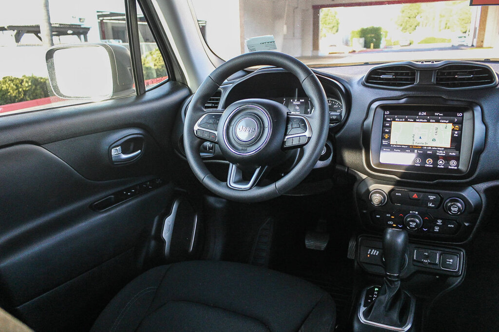 Used 2023 Jeep Renegade Latitude AWD/4WD image 5