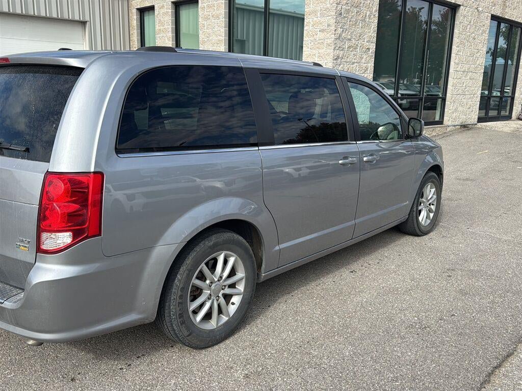 Used 2019 Dodge Grand Caravan SXT FWD image 3