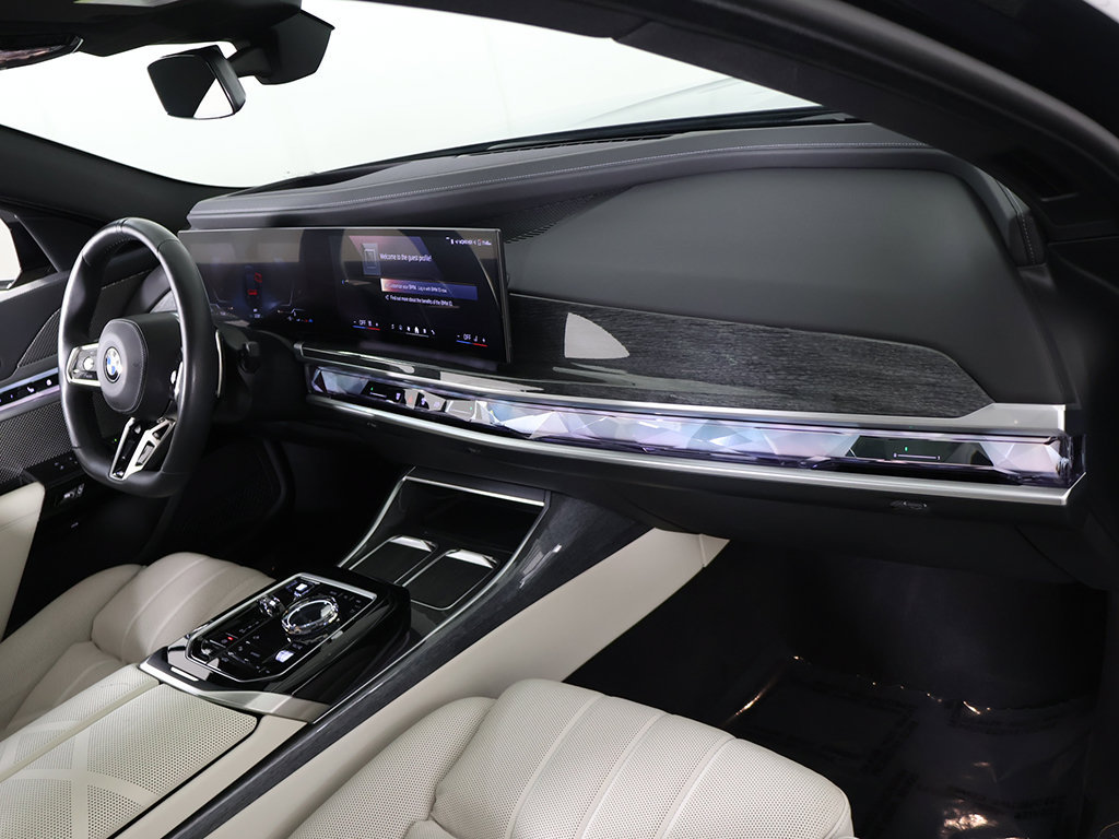 Used 2023 BMW 760i xDrive AWD/4WD image 32