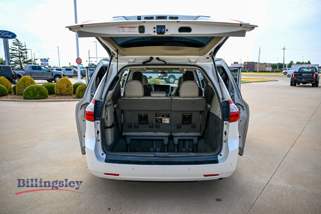 Used 2020 Toyota Sienna XLE Premium FWD image 17