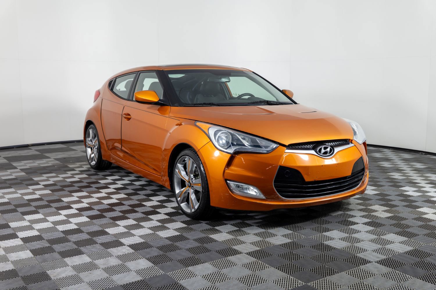 Used 2012 Hyundai Veloster w/ Style Pkg image 9