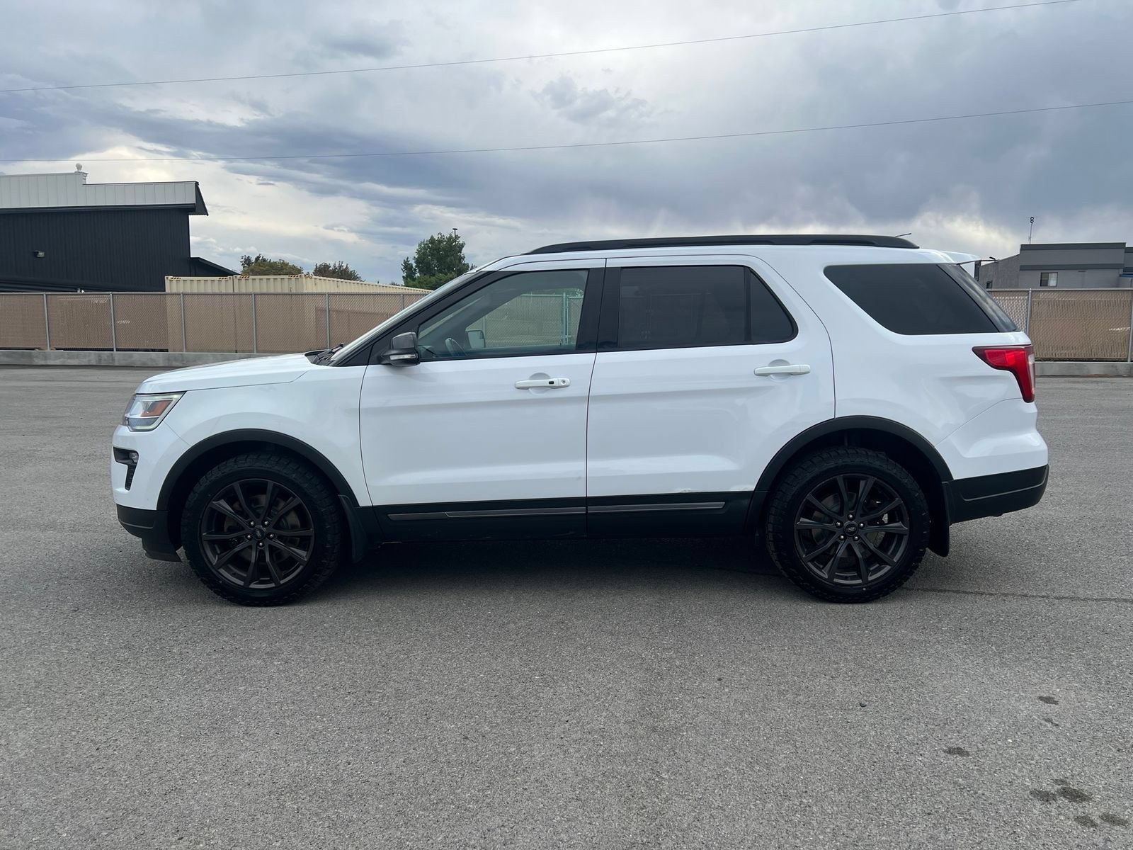Used 2018 Ford Explorer XLT w/ Equipment Group 202A AWD/4WD image 6