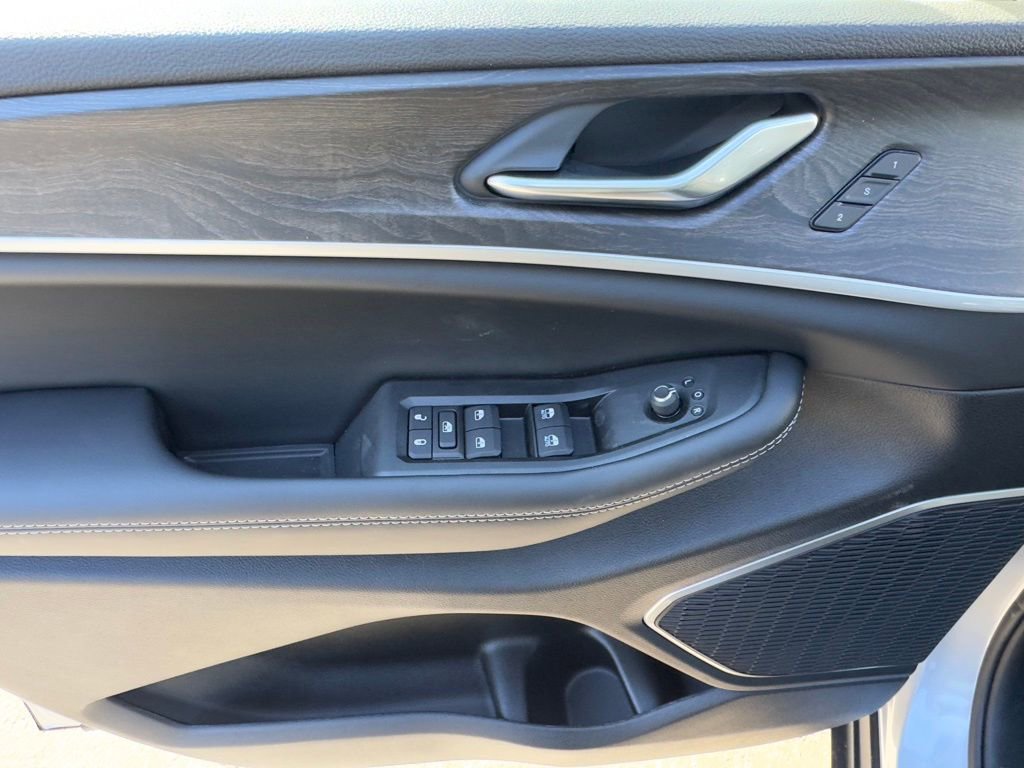 New 2026 Jeep Grand Cherokee Limited w/ Limited Altitude Package image 9