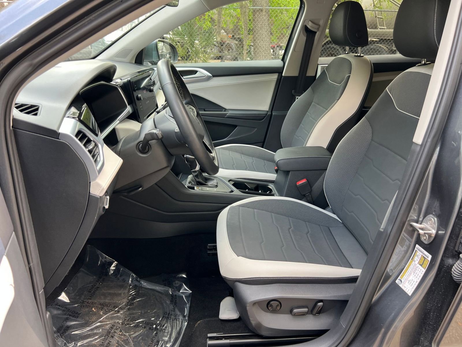 Used 2025 Volkswagen Taos SE image 28