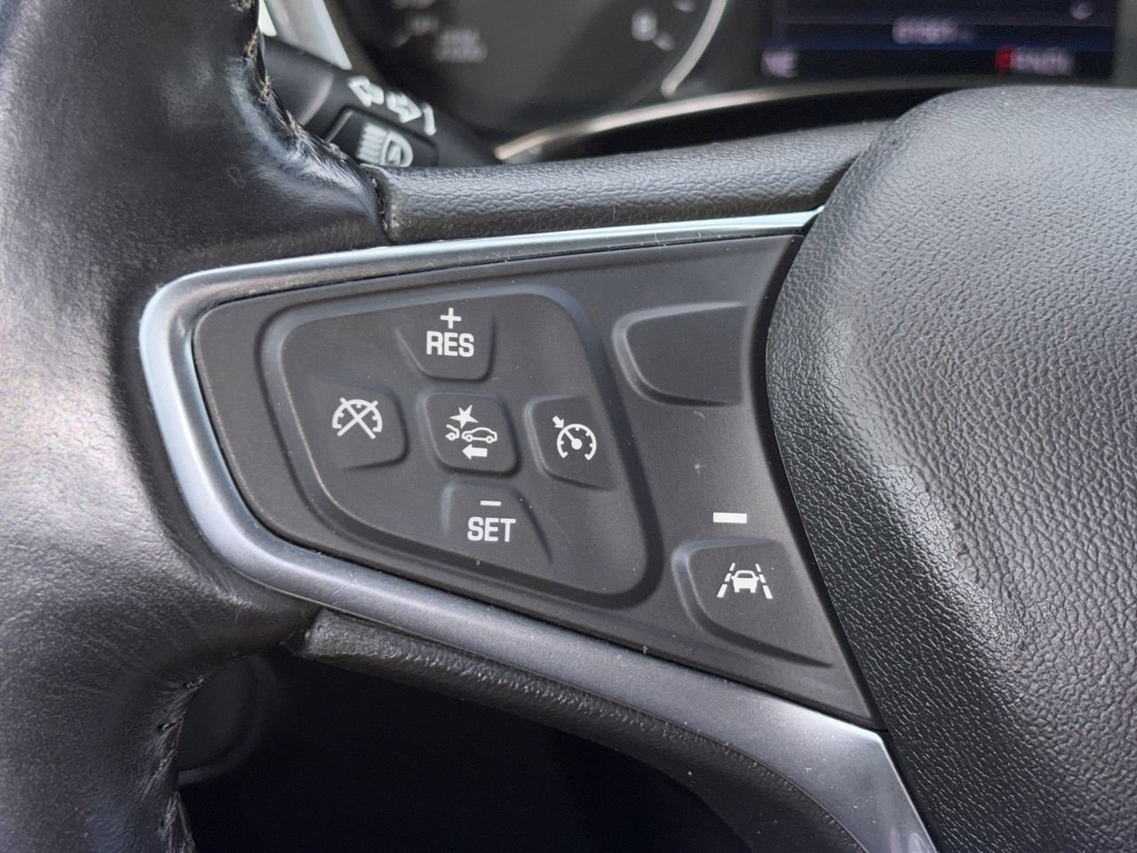 Used 2019 Chevrolet Equinox LT w/ Driver Convenience Package FWD image 21