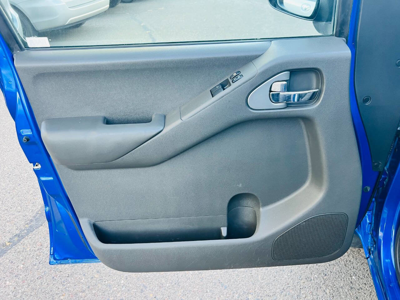 Used 2012 Nissan Frontier SV w/ SV Premium Utility Pkg AWD/4WD image 22