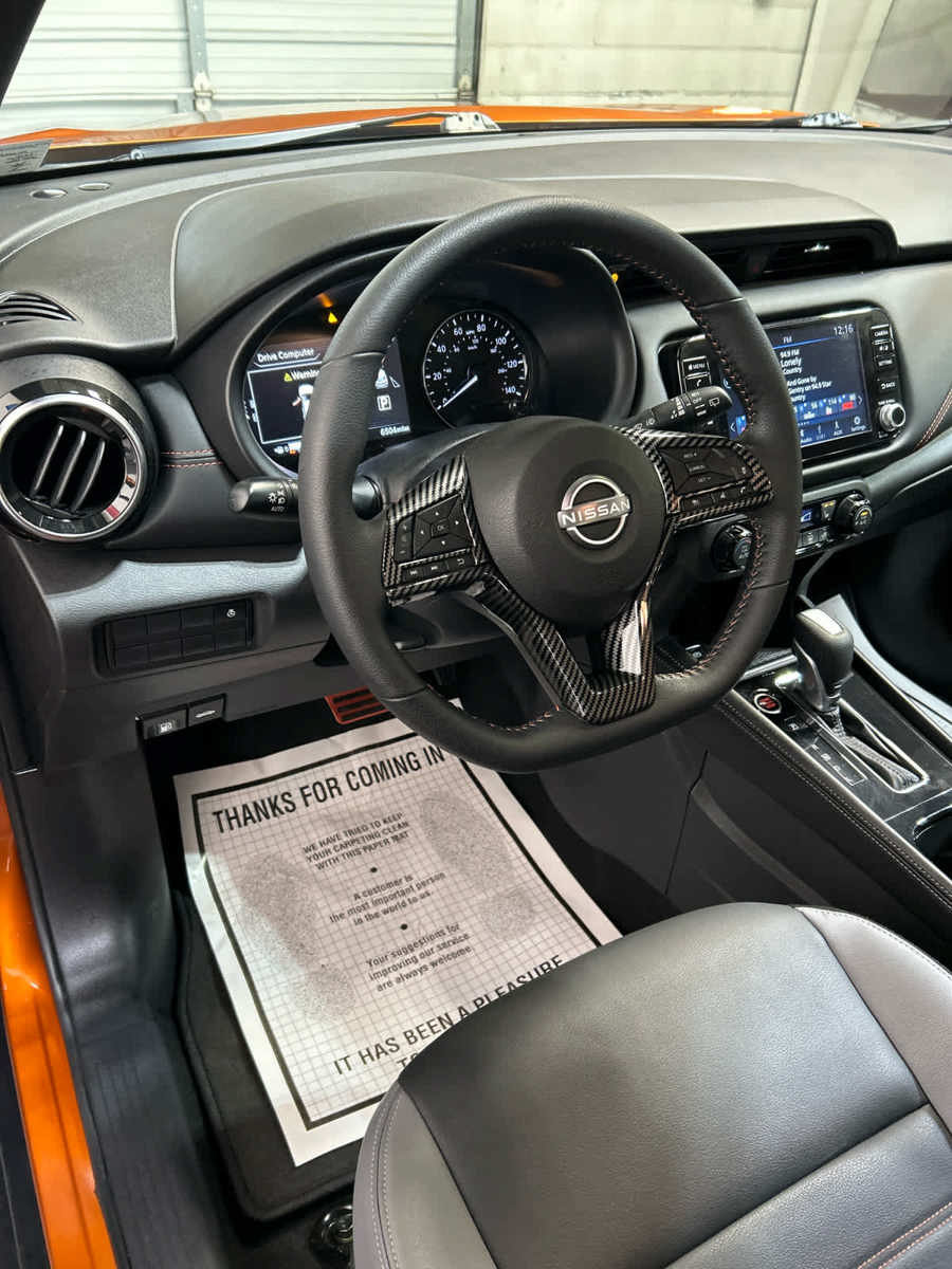 Used 2023 Nissan Kicks SR w/ SR Premium Package FWD image 9