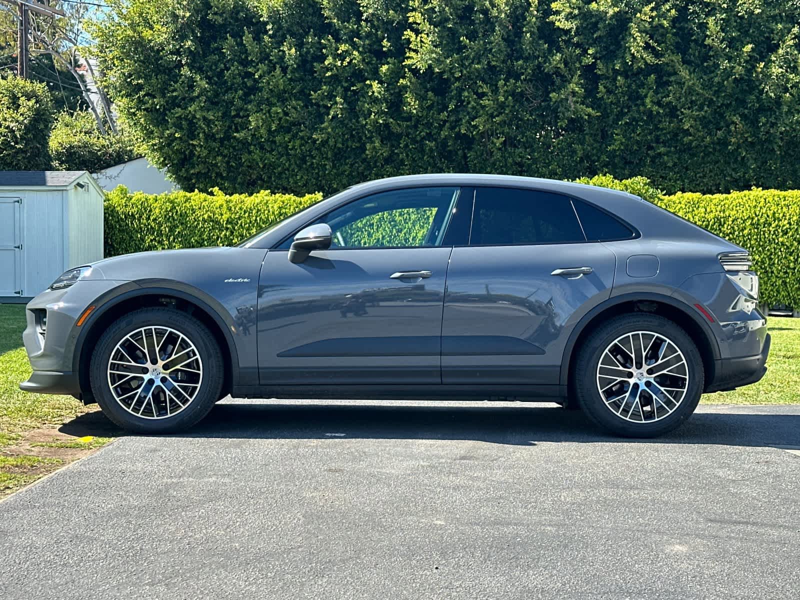 New 2026 Porsche Macan Electric RWD image 2