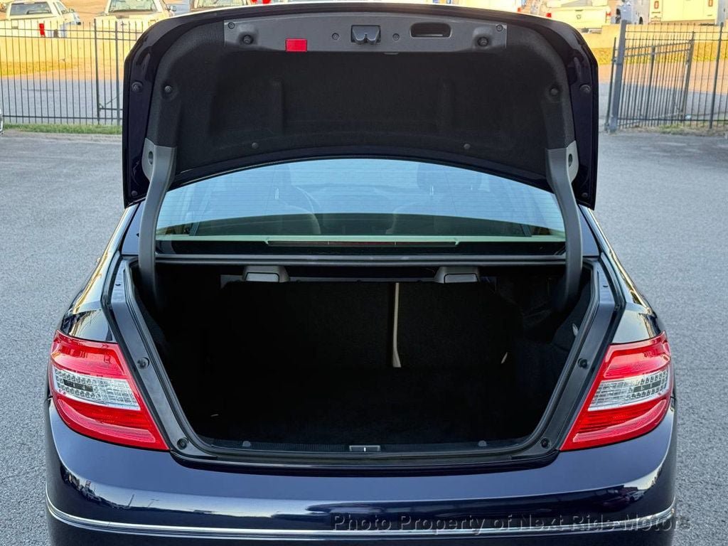 Used 2009 Mercedes-Benz C 300 4MATIC Sedan image 29
