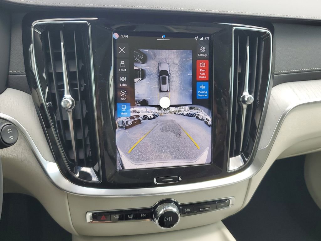New 2026 Volvo V60 B5 Cross Country Ultra w/ Protection Package Premier image 19