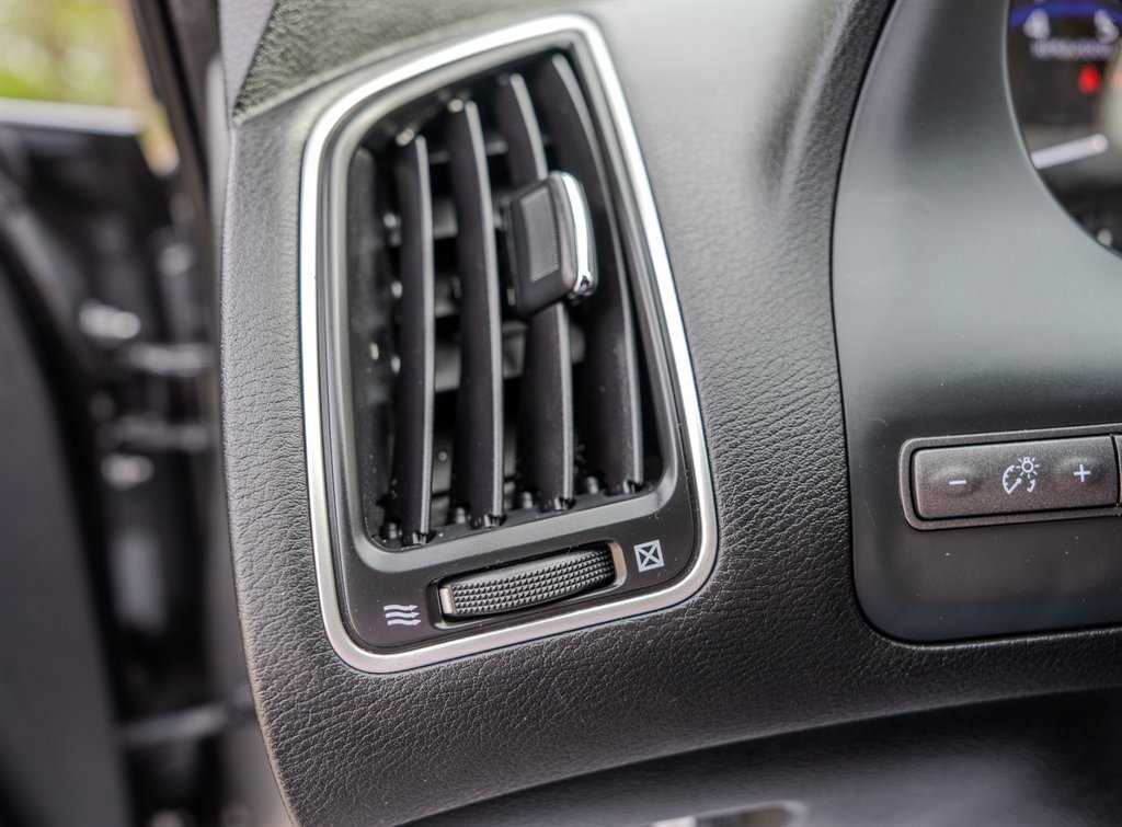 Used 2015 INFINITI Q50 Premium w/ Navigation Package AWD/4WD image 18