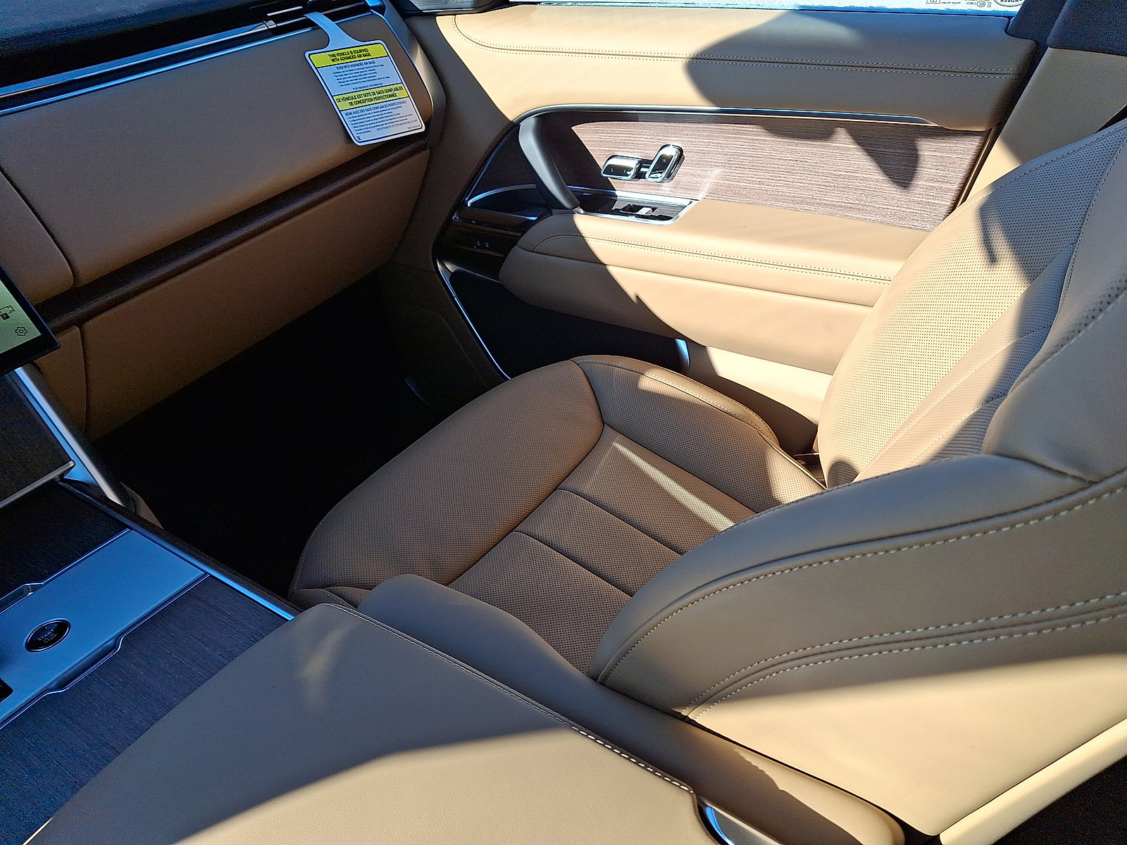 New 2026 Land Rover Range Rover Long Wheelbase SE image 14