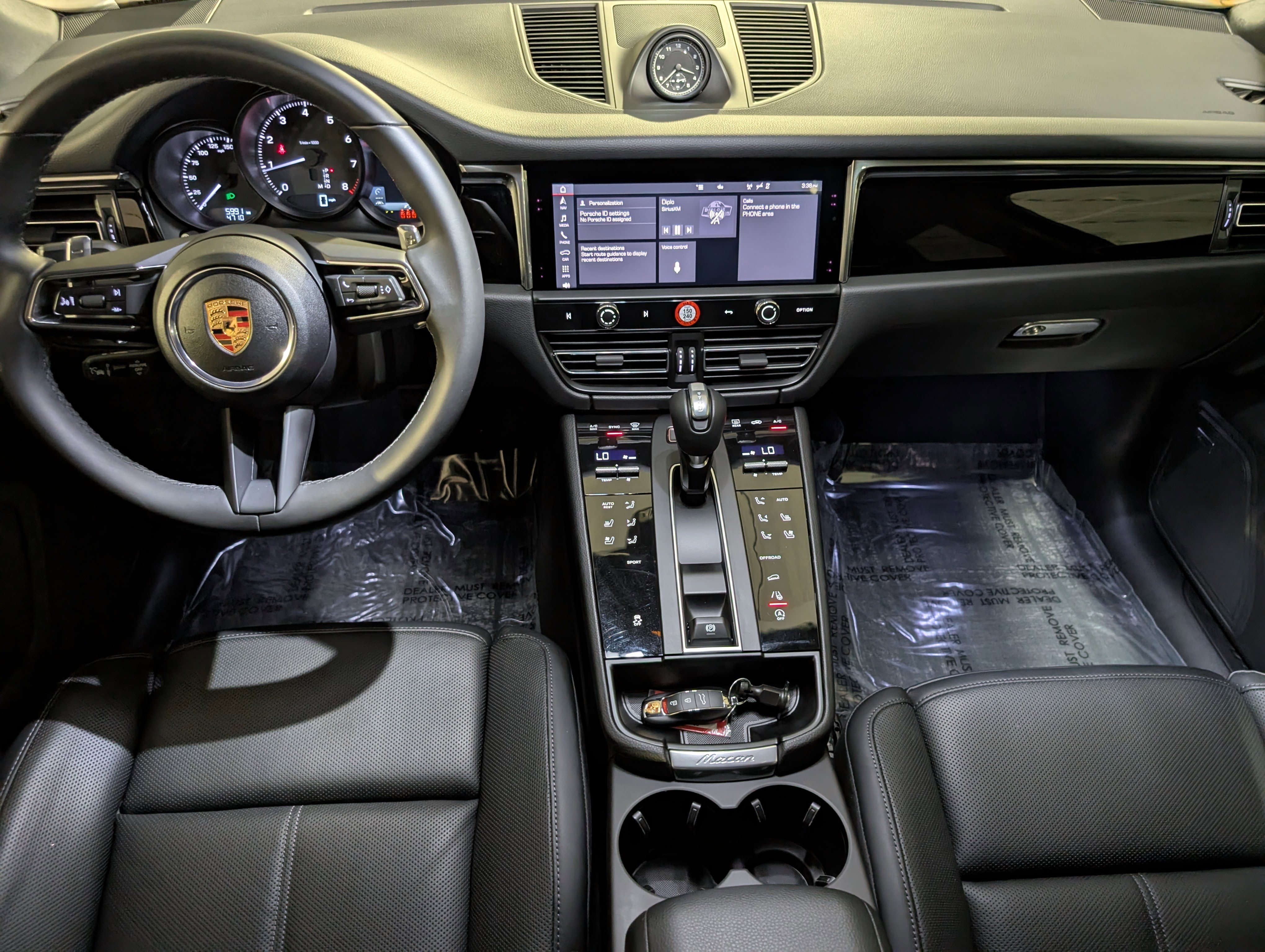 Certified 2025 Porsche Macan image 7