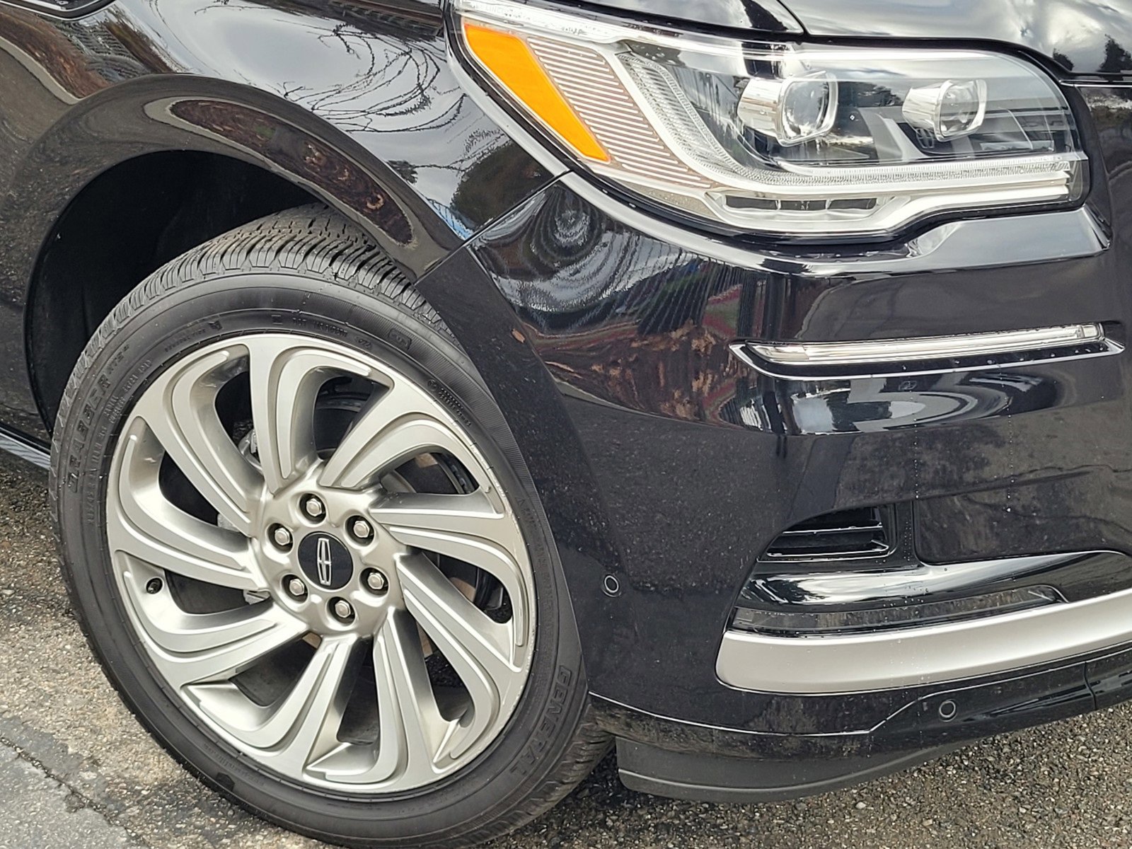 Used 2023 Lincoln Navigator Reserve image 9