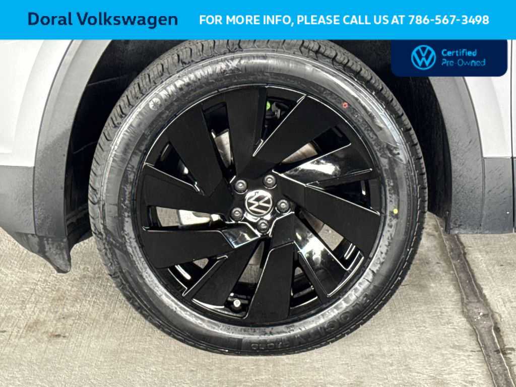 Certified 2024 Volkswagen Atlas Cross Sport SE w/ Panoramic Sunroof Package FWD image 11