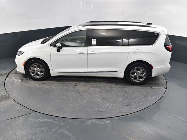 Used 2023 Chrysler Pacifica Limited image 39