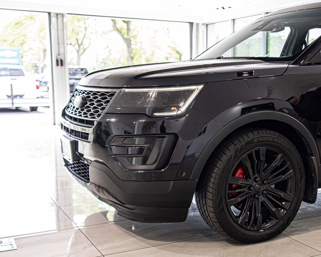 Used 2016 Ford Explorer Platinum AWD/4WD image 4