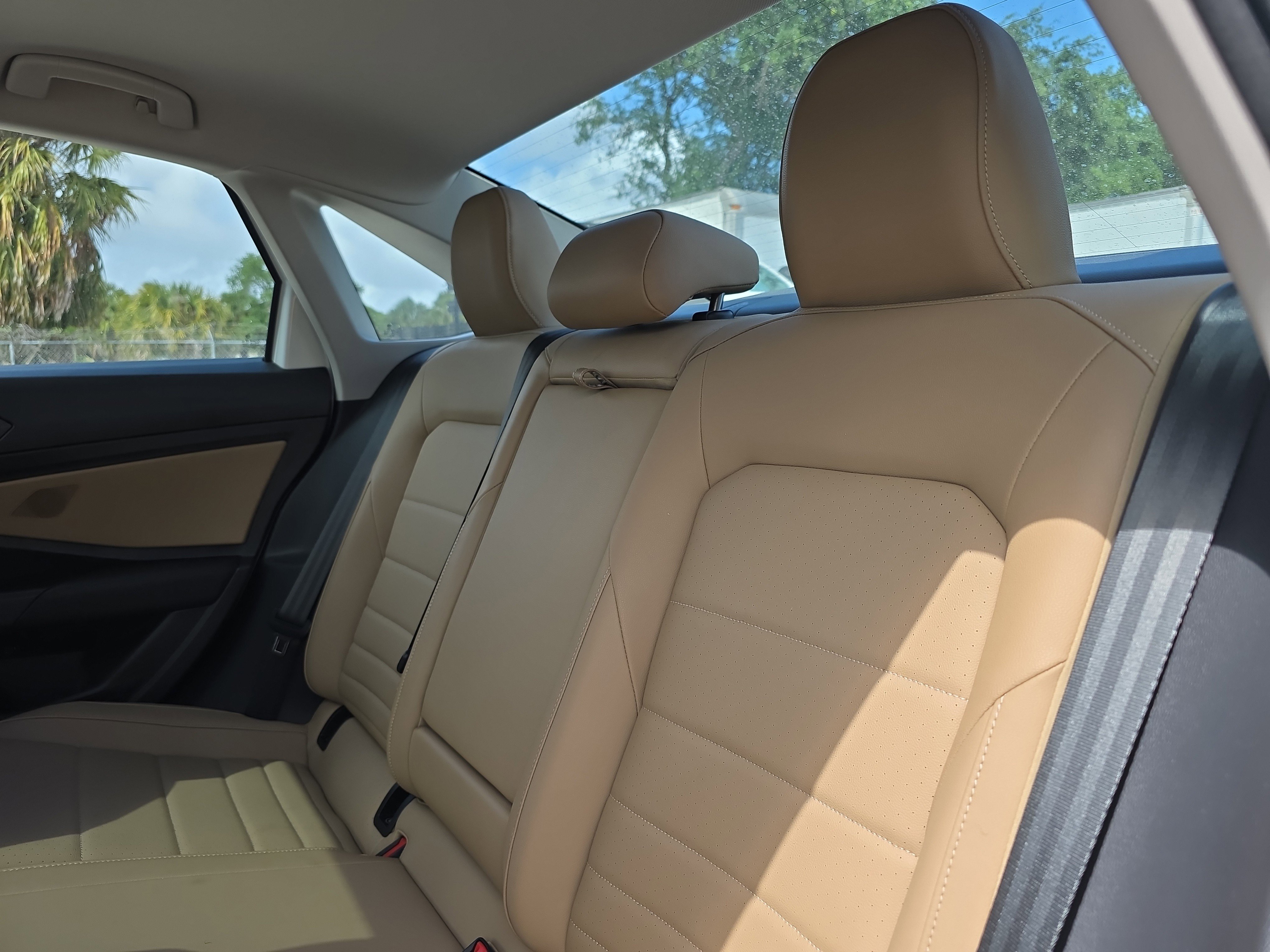 Used 2021 Volkswagen Jetta SE w/ SE Cold Weather Package image 14