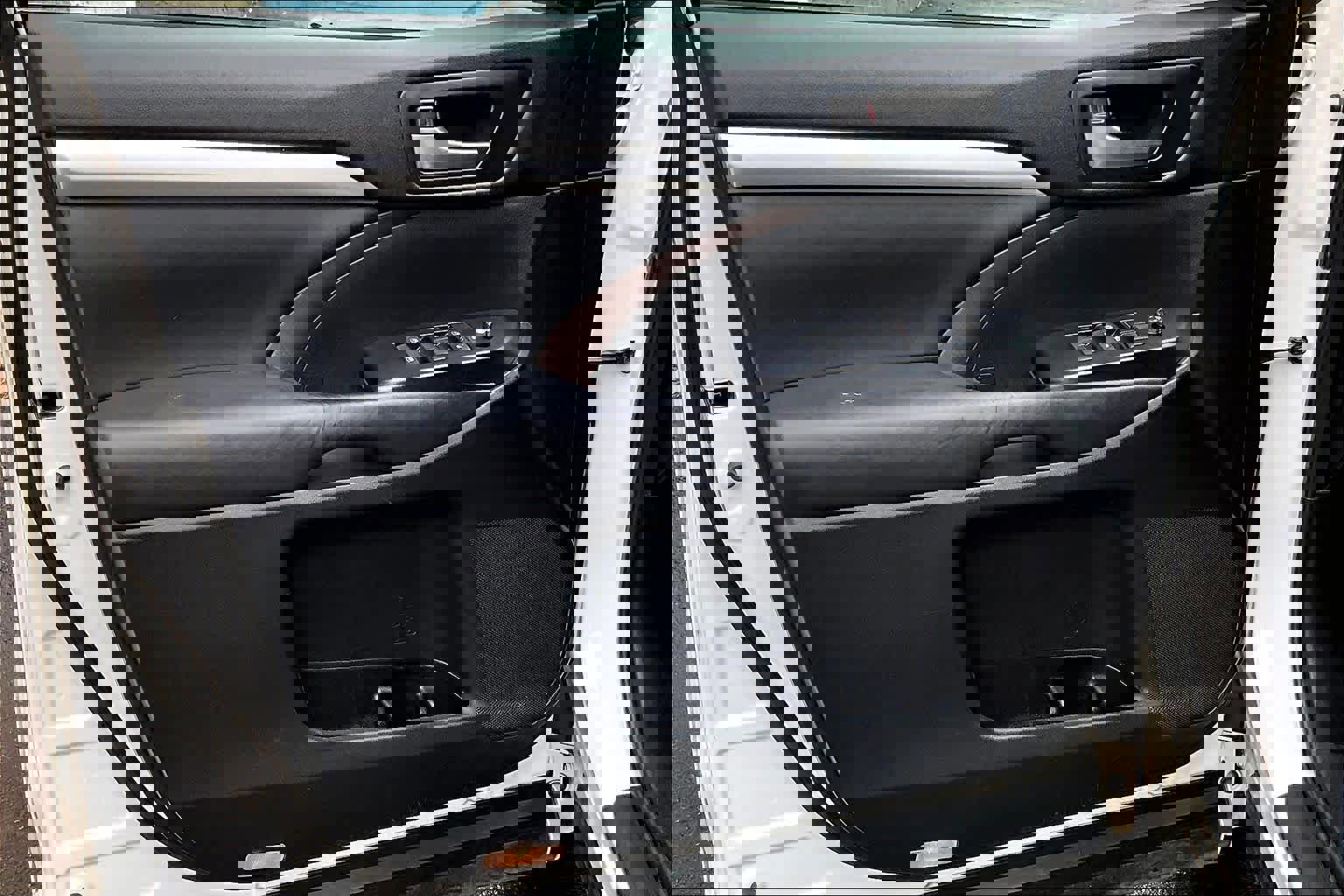 Used 2017 Toyota Highlander XLE AWD/4WD image 22