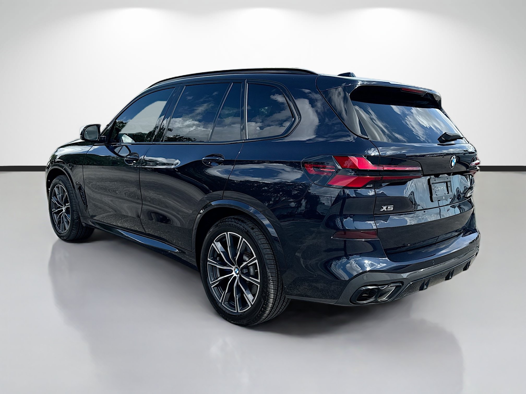Used 2024 BMW X5 M60i w/ Executive Package AWD/4WD image 3