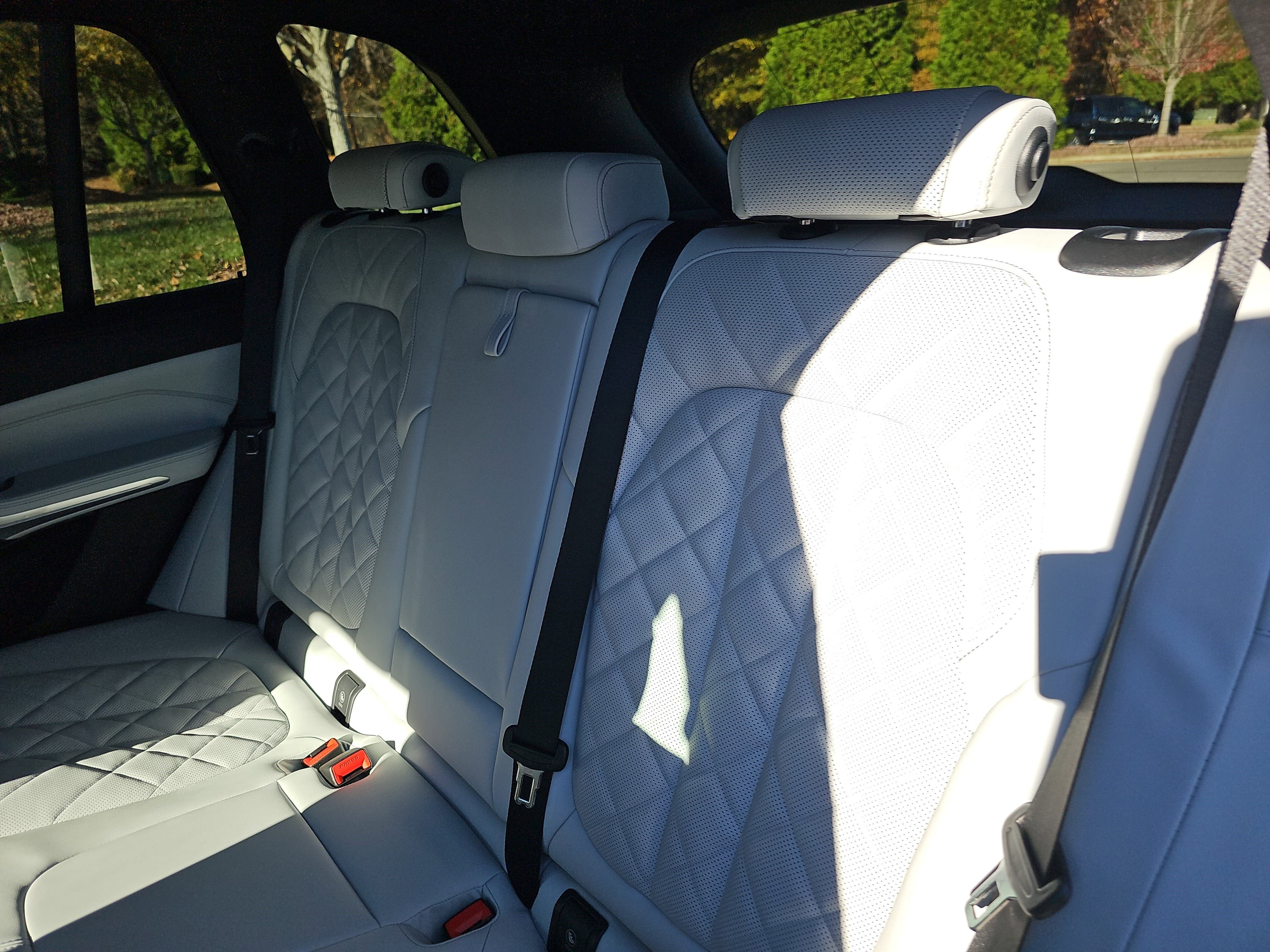 New 2026 BMW X5 xDrive50e w/ Climate Comfort Package image 16