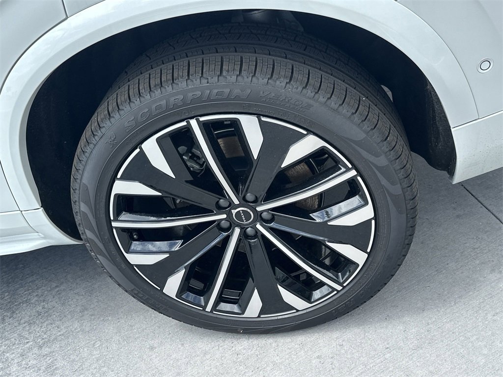 New 2025 Volvo XC90 T8 Plus w/ Protection Package Premier image 9