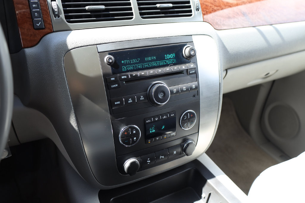 Used 2007 GMC Yukon SLT w/ SLT Preferred Equipment Group AWD/4WD image 15