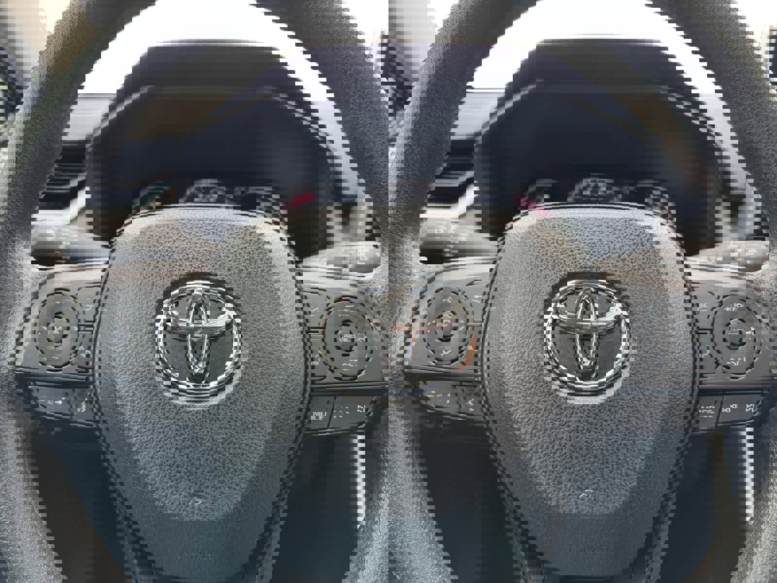 Used 2023 Toyota RAV4 XLE w/ Convenience Package image 18