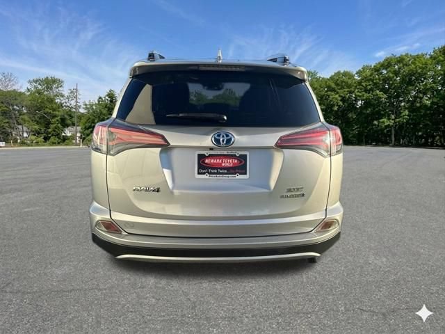 Used 2017 Toyota RAV4 XLE w/ Carpet Mat Package AWD/4WD image 5