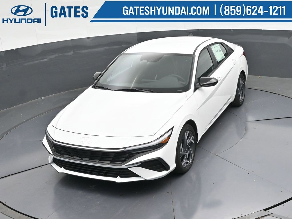 Used 2025 Hyundai Elantra Sport image 44