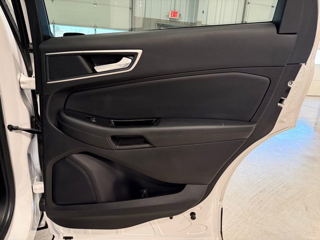 Certified 2018 Ford Edge SEL w/ Equipment Group 201A AWD/4WD image 30