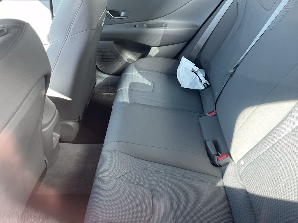 Used 2024 Hyundai Elantra SE FWD image 11