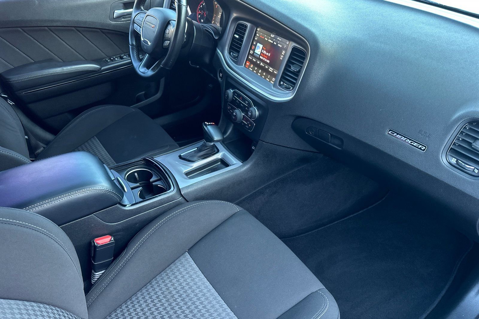 Used 2022 Dodge Charger R/T w/ Harman/Kardon Audio Group image 18