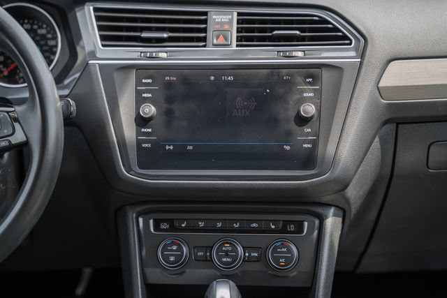 Used 2020 Volkswagen Tiguan SE w/ Panoramic Sunroof Package AWD/4WD image 18
