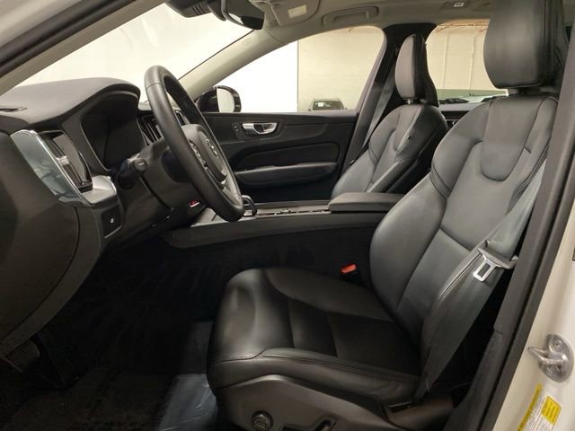Used 2025 Volvo XC60 B5 Core image 17