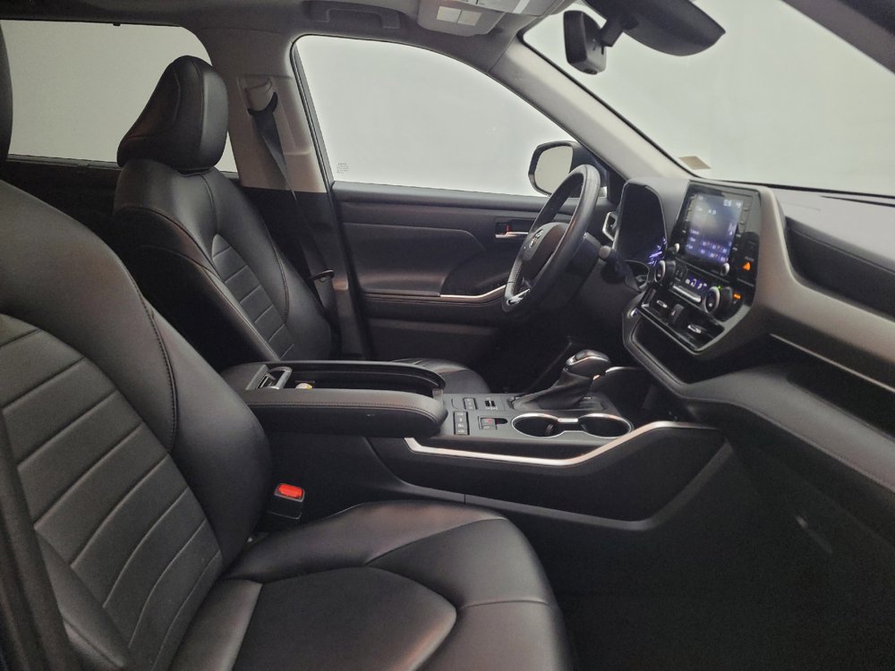 Used 2021 Toyota Highlander XLE AWD/4WD image 21
