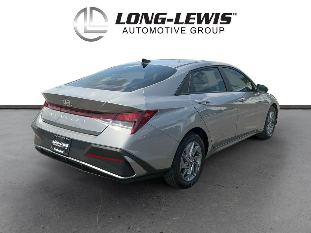Used 2024 Hyundai Elantra SEL FWD image 7