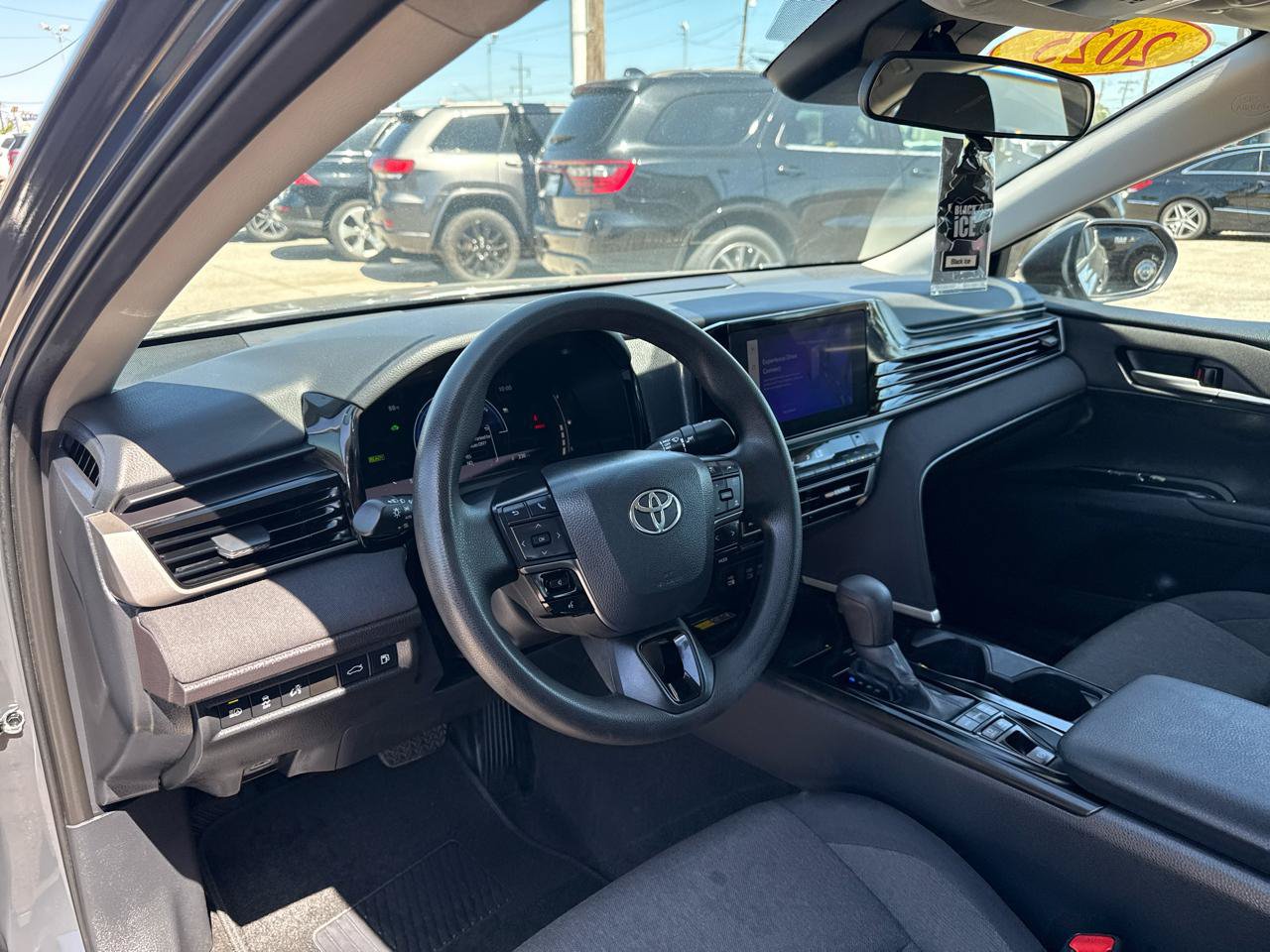 Used 2025 Toyota Camry LE FWD image 9