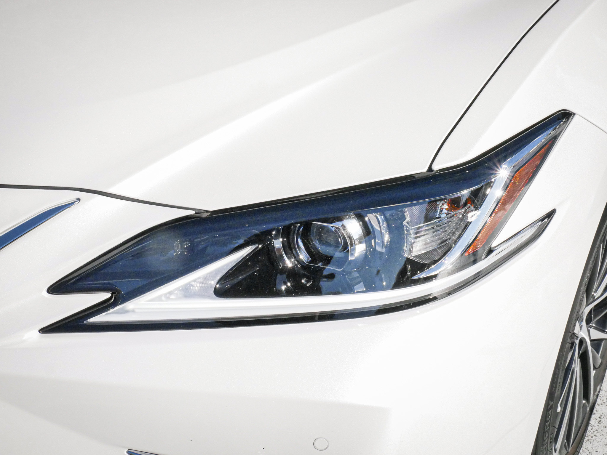 Used 2024 Lexus ES 350 w/ Premium Package FWD image 6