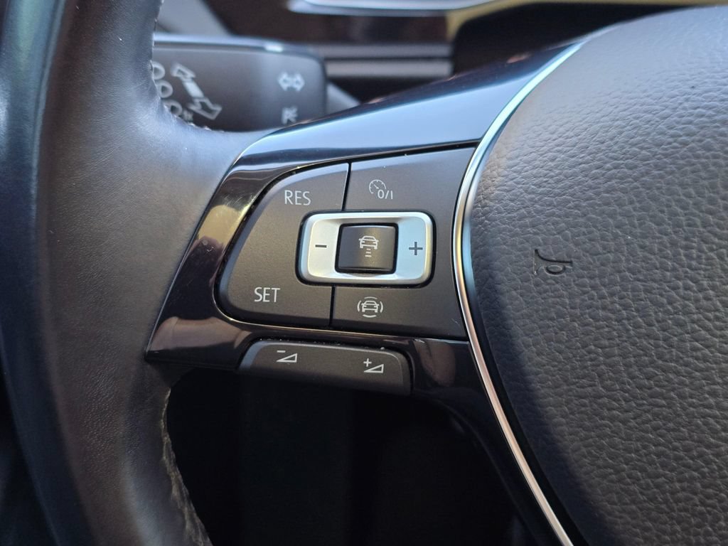 Used 2019 Volkswagen Jetta SEL w/ Cold Weather Package FWD image 28