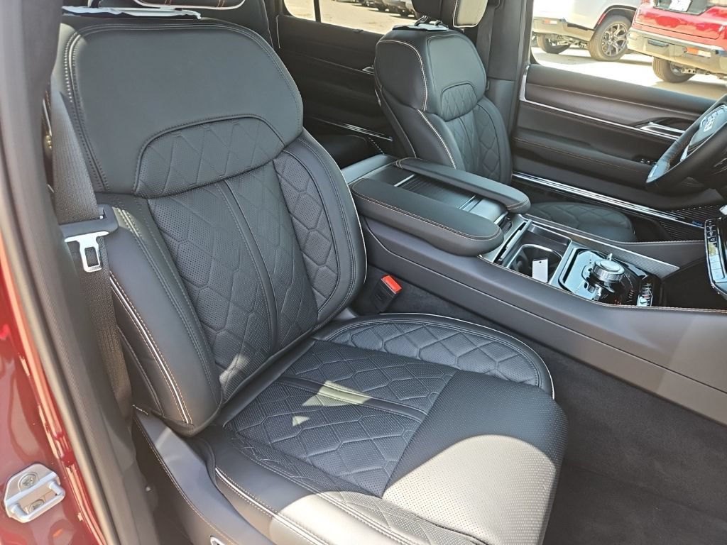 New 2026 Jeep Grand Wagoneer L Summit AWD/4WD image 25