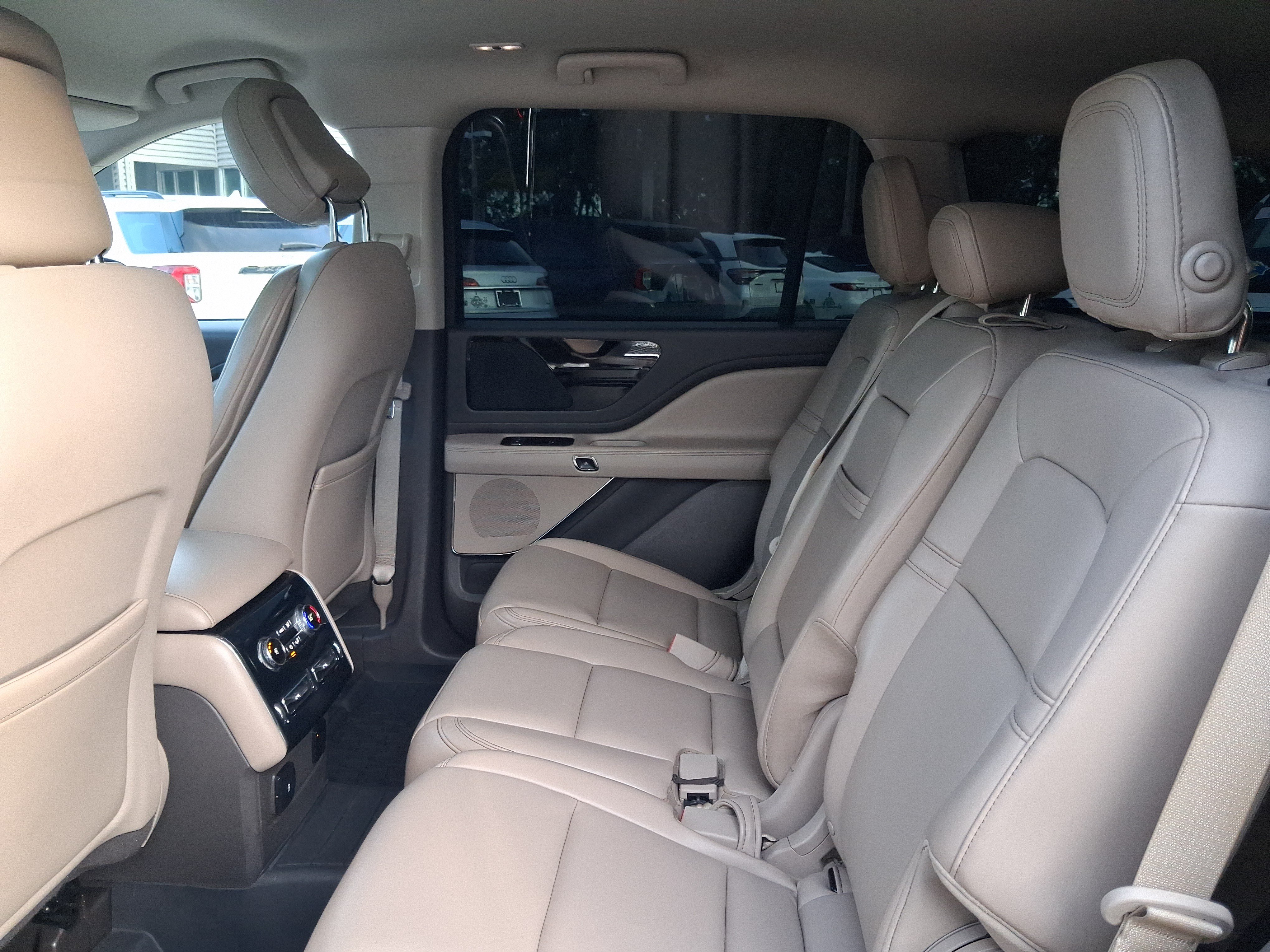 Used 2020 Lincoln Aviator 2WD image 6